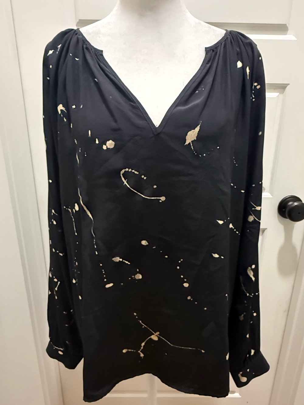 NWT. Eleven Six. Silk Tunic Length Blouse. Black w/Gold Splatter Print. XS.